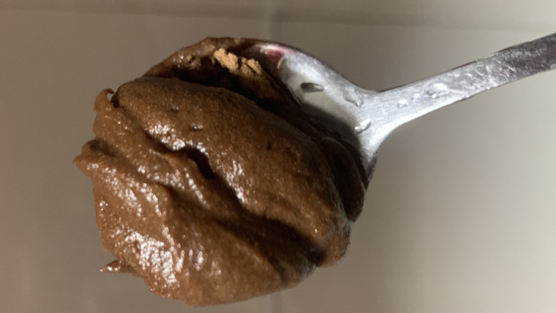 肉桂核桃吐司,肉桂粉里放入沙拉酱和糖搅拌均匀。
