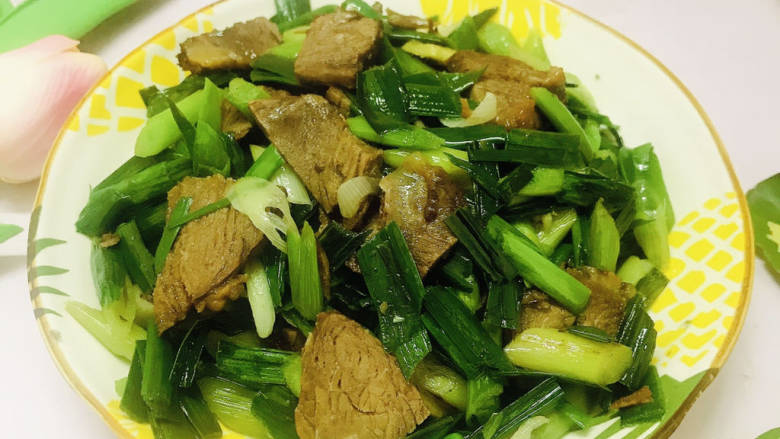 蒜苗炒牛肉,成品图