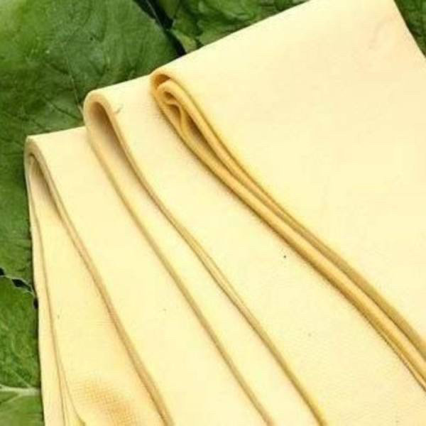 金针菇豆皮卷,<a style='color:red;display:inline-block;' href='/shicai/ 4199'>豆腐皮</a>准备好,根据金针菇的数量来定。