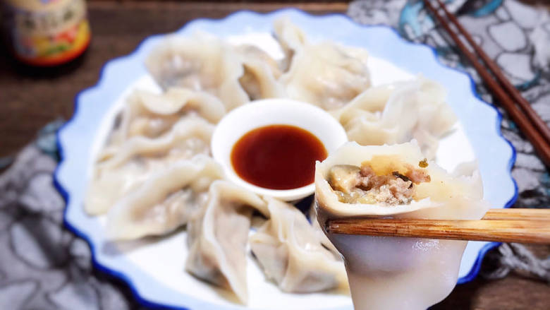 梅干菜猪肉馅饺子,即可食用