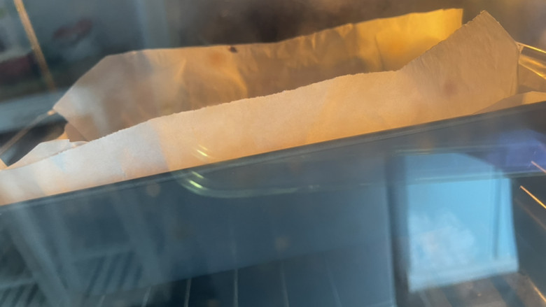 香蕉版布朗尼蛋糕,烤箱预热180度,烤约35分钟,看上色程度加盖锡纸。