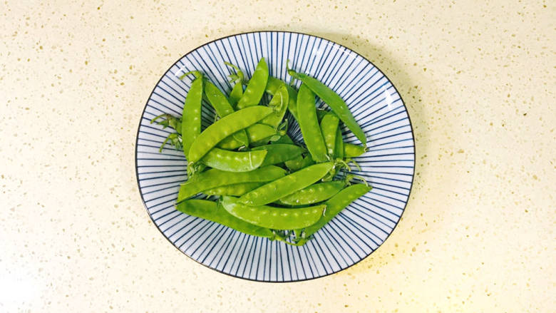 荷兰豆藕片,<a style='color:red;display:inline-block;' href='/shicai/ 81'>荷兰豆</a>洗净,摘去筋膜