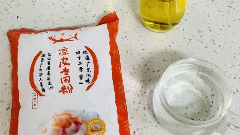 凉皮‼️0失败,食材：白鲨专业凉皮粉、水、油