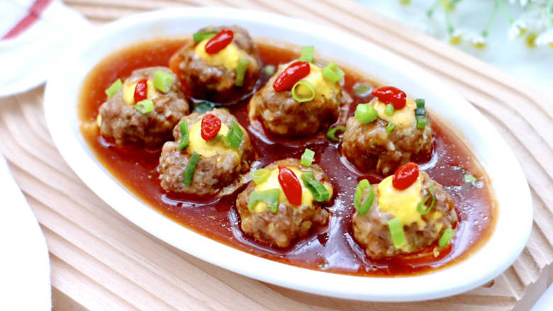 鹌鹑蛋蒸肉末,好吃又下饭下酒,蒸的做法是少油,又保留了食材的原汁原味,关键是做法巨简单哟,你get到了吗!