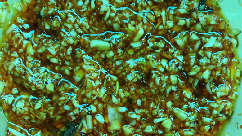 #闹元宵#蒜泥白肉,拌匀