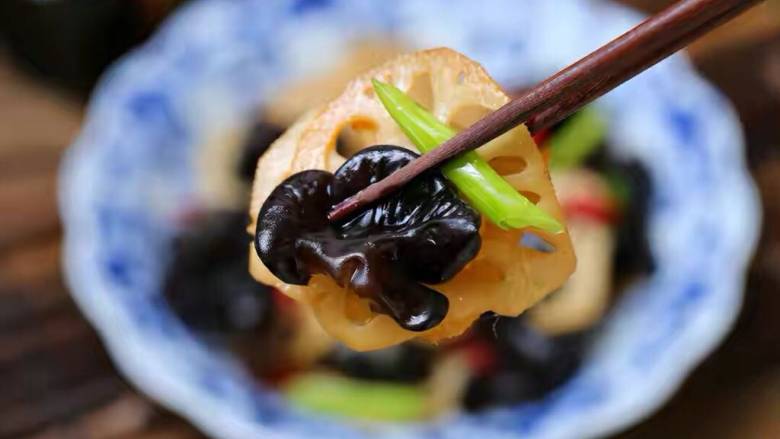 炝炒藕片,低脂低热大口吃也不长肉!