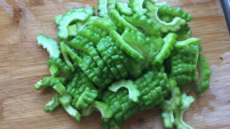 辣炒苦瓜,切丝