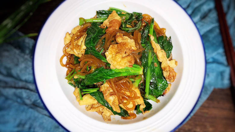 包菜粉丝炒鸡蛋,成品图