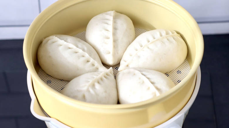 茴香虾皮柳叶包,继续蒸15分钟关火焖5分钟即可。