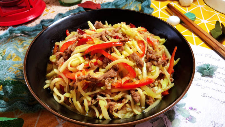 嫩南瓜炒肉丝,这道小炒,简单快手,肉丝香,南瓜嫩,鲜美多汁,营养美味,开胃下饭,喜欢的小伙伴一起来试试吧😄