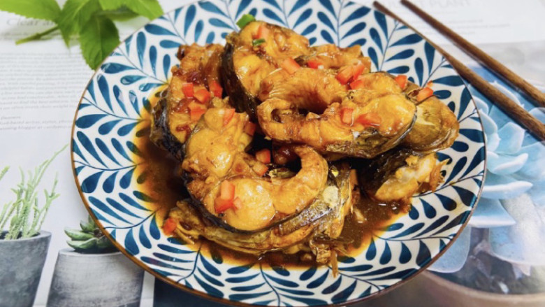 红烧草鱼块,鱼肉嫩滑,鲜香入味!