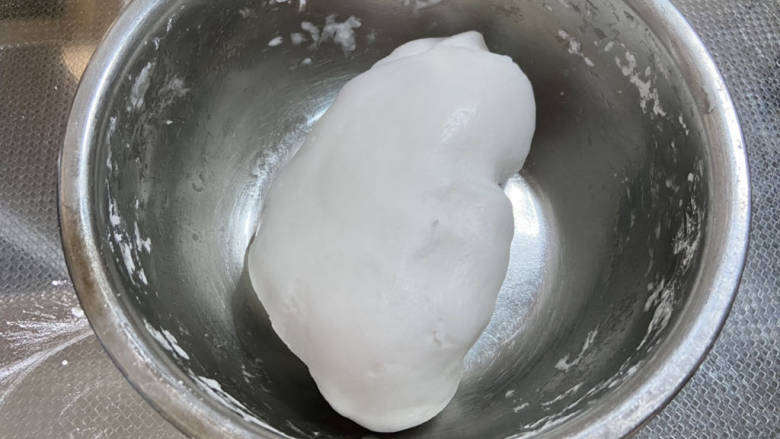 水晶饺子➕笋瓜鸡蛋水晶蒸饺,蒙上保鲜膜,醒面约15分钟