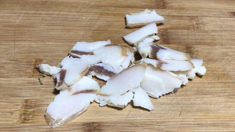 椒麻杏鲍菇,肥肉切成薄片,备用