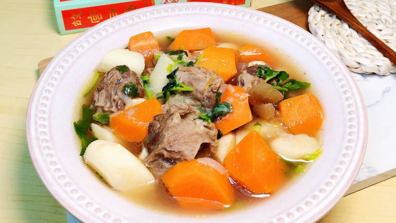 山药胡萝卜炖羊肉,超温暖的一款养生汤哟!