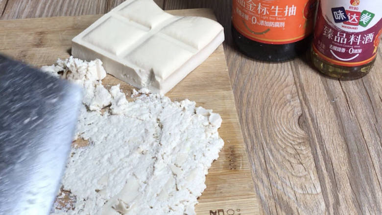 豆腐灯笼,<a style='color:red;display:inline-block;' href='/shicai/ 465'>豆腐</a>冲洗一下,压成泥