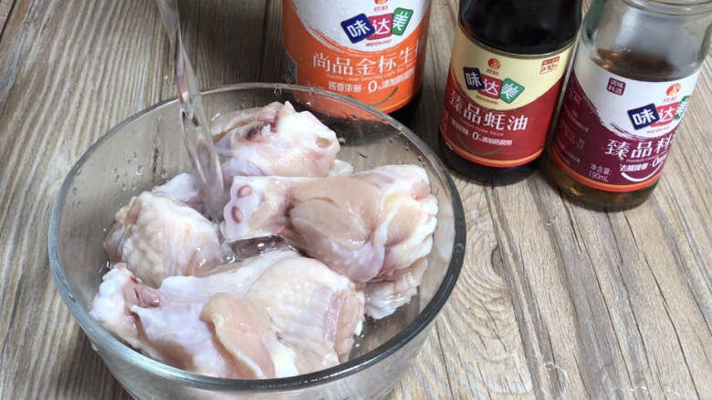秘制鸡腿,鸡腿洗净,沥干水分