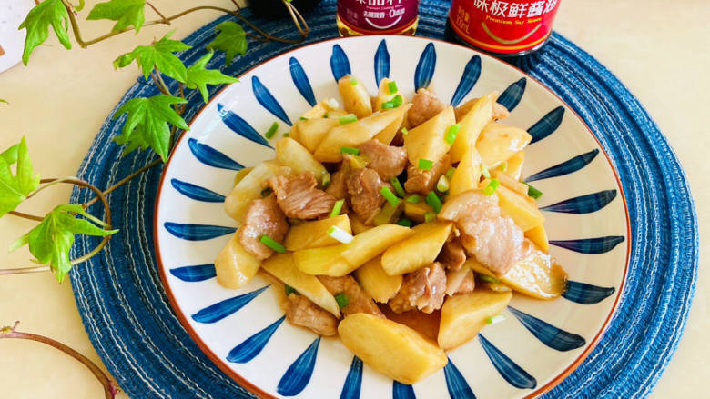 茭白烧肉,茭白烧肉是一道营养美味的家常菜!