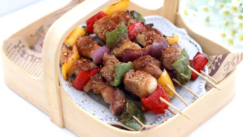 五花肉彩椒串,串串香辣可口,