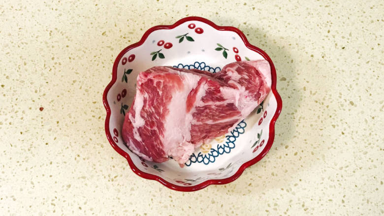 香酥五花肉,<a style='color:red;display:inline-block;' href='/shicai/ 428'>五花肉</a>洗净,切成薄片