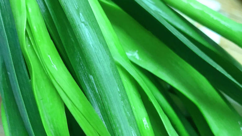 蒜苗炒牛肉,<a style='color:red;display:inline-block;' href='/shicai/ 3349'>蒜苗</a>洗干净