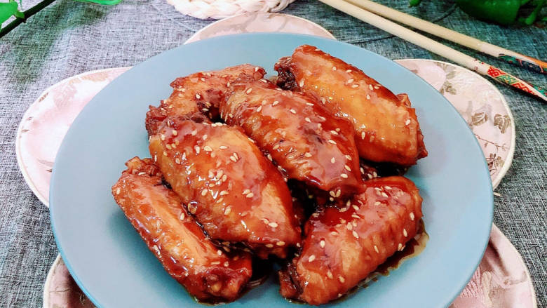蜂蜜鸡翅,香气扑鼻的蜂蜜鸡翅就上桌了!