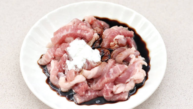 #闹元宵#春日限定的笋片炒肉,加入淀粉,这样可以让炒好的肉丝更加鲜嫩可口不发柴。