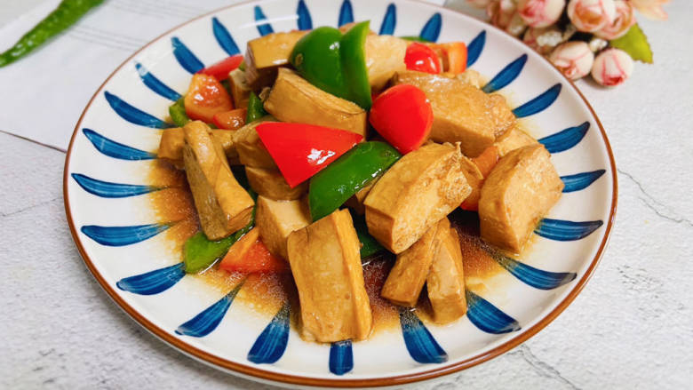 双椒豆干,非常下饭的一道家常菜,而且简单易做!