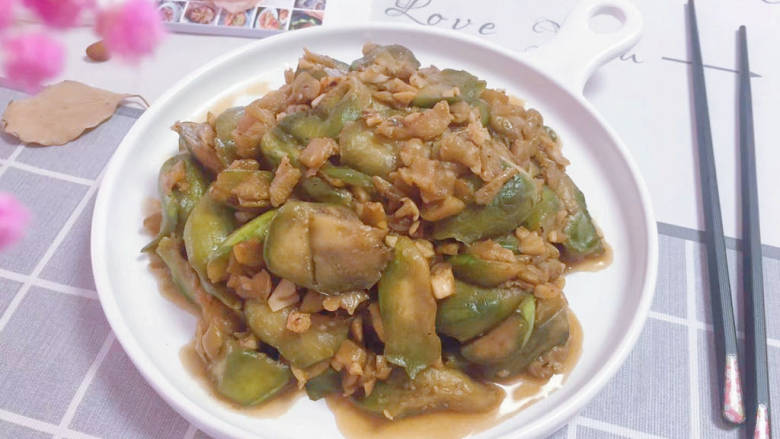脆瓜炒茄子,脆瓜特别清脆,搭配茄子很好吃😋