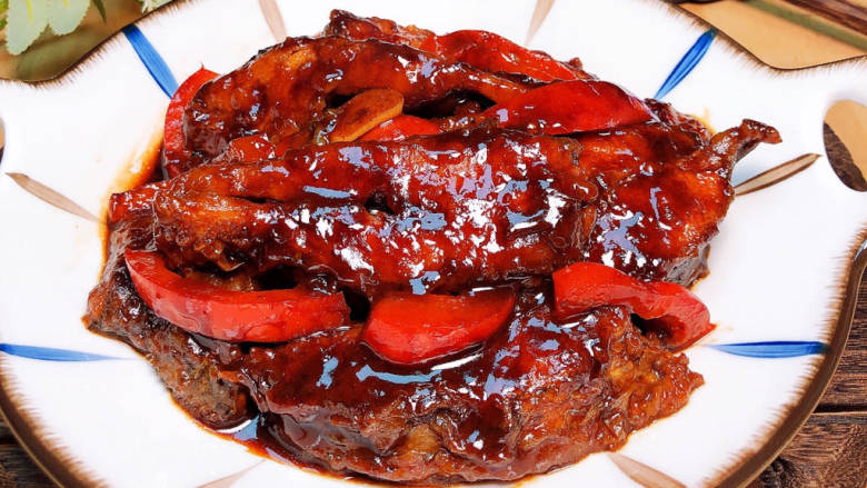红烧草鱼块,鱼块酥嫩,大人小孩都爱吃。