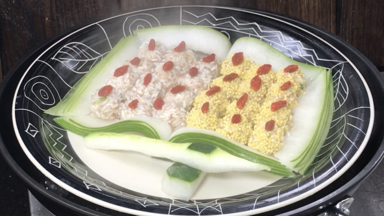 书中自有黄金屋,再将枸杞点缀在每个丸子上面,放入开水锅中,蒸15分钟左右